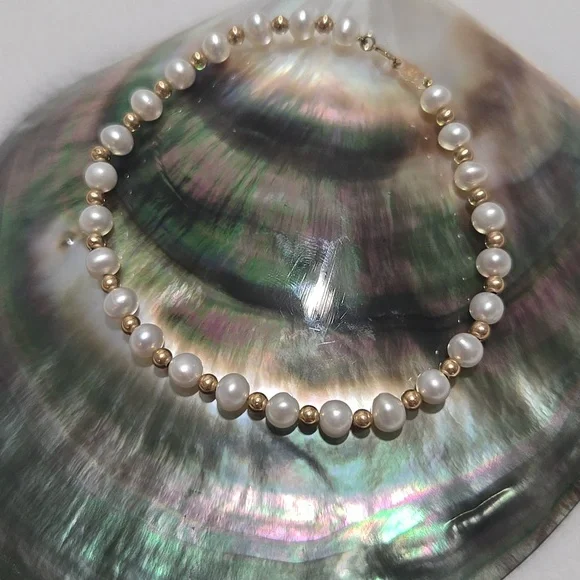 14k Gold and White Pearl Bracelet, Size 7 - Picture 4 of 13